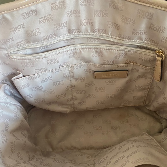 Authentic Michael Kors tots purse - Picture 12 of 13